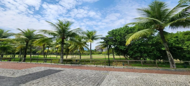 AV. LÚCIO COSTA, 5200, BL 02, localizado em Rio De Janeiro - RJ, bairro Barra da Tijuca